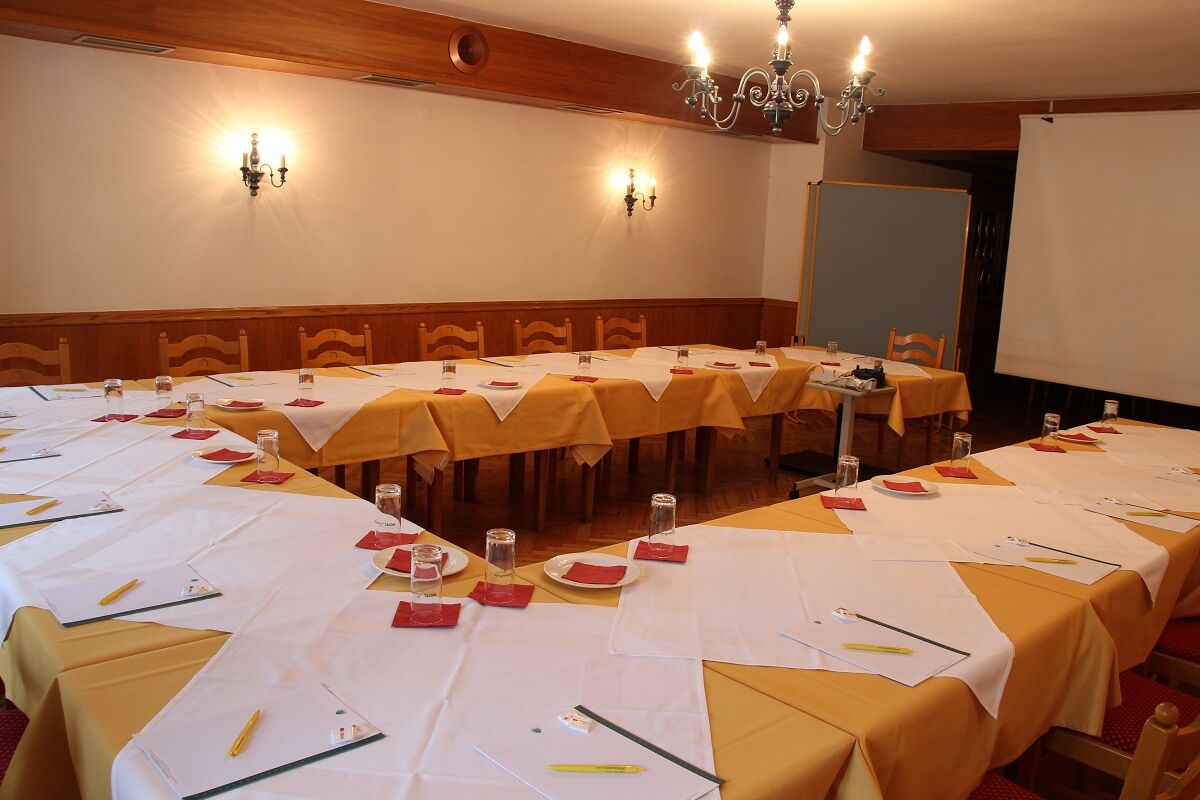 מונדסי Hotel Leitnerbrau מראה חיצוני תמונה
